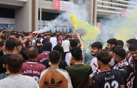Elazığsporlu taraftarlardan takıma tam destek