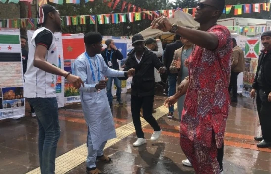 Erik Dalı Oynayan Yabancı Uyruklu Öğrenciler Renkli Görüntüler Oluşturdu