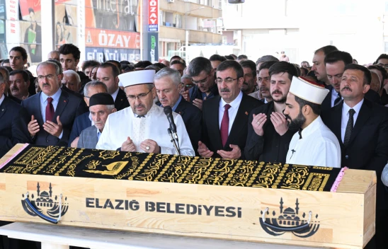 Eski AK Parti Milletvekili Tahir Öztürk, Elazığ'da Son Yolculuğuna Uğurlandı