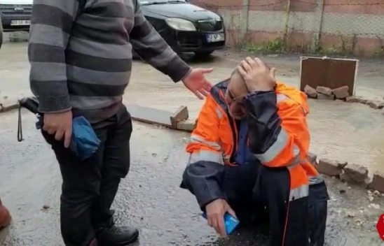 Elazığ'da Evini Su Basan Adam Hüngür Hüngür Ağladı