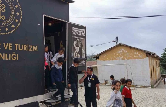 Gezen Sinema Tırı, Elazığ'ın Baskil İlçesinde Çocuklarla Buluştu