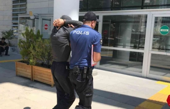 Girdikleri iş yerinde suçüstü yakalanan 2 hırsızlık şüphelisi tutuklandı