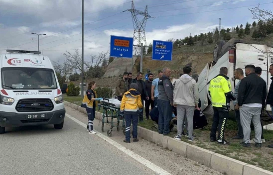 Elazığ-Bingöl Karayolunda Kaza: Araç Ağaca Çarptı, Sürücü Yaralandı