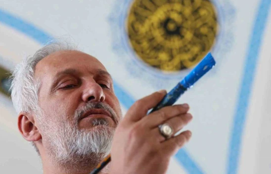 Hat ustası, 28 yıldır küçük fırçası ile 100'ün üzerinde cami süsledi