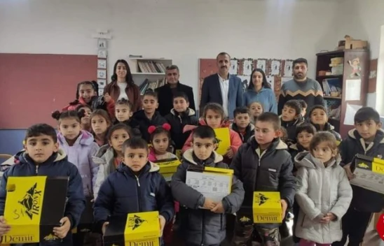 Hayırsever iş adamından öğrencilere giyecek yardımı