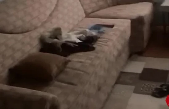 Hırsızlar Güpegündüz Kapısını ve Pencere Korkuluklarını Çaldıkları Evi Talan Etti