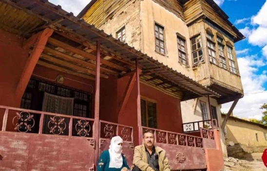 Hüseynik Mahallesi'ndeki tarihi konaklar, sonbaharla birlikte ayrı bir güzelliğe büründü