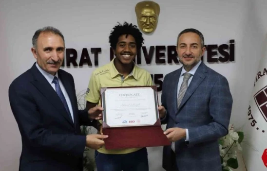 İhracat Elçileri Programı'nda Başarılı Olan Yabancı Uyruklu Öğrencilere Sertifikaları Verildi