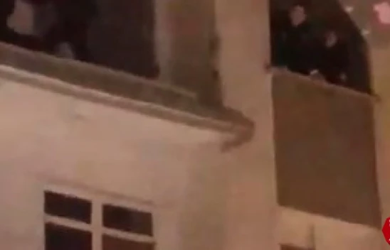 İntihara Teşebbüs Eden Kadını İtfaiye Eri Son Anda Kurtardı