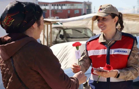 Elazığ'da Kadın Jandarma Personelinden Anlamlı 8 Mart Etkinliği