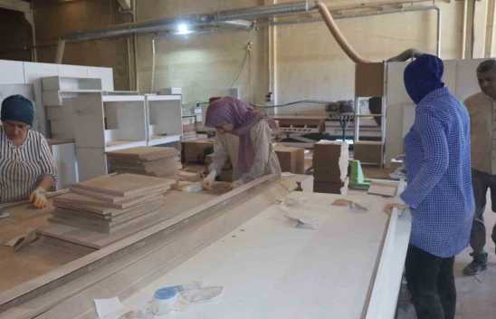 Kadın ustalar mobilya endüstrisinde erkeklere taş çıkarıyor