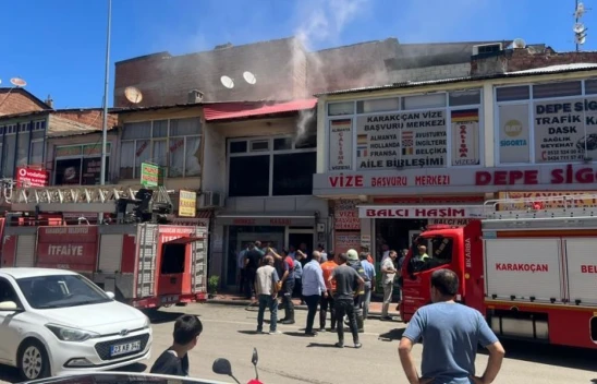 Karakoçan'da Çıkan Çatı Yangını Söndürüldü