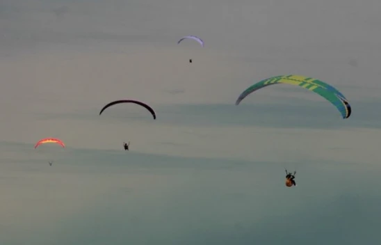 Sivrice'de Kayak Bitti, Göl Manzaralı Yamaç Paraşütü Başladı