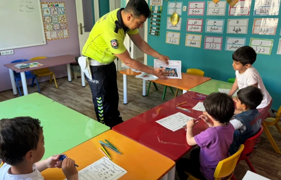 Keban'da polisten öğrencilere trafik eğitimi