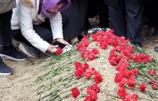 Kocasının katlettiği kadın toprağa verildi