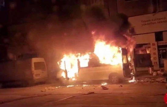 Elazığ'da Korku Dolu Anlar, Minibüs Bir Anda Alev Topuna Döndü