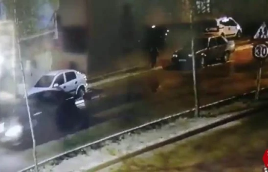 Elazığ'da Köpekten Korkan Çocuğa Kaçarken Araba Çarptı