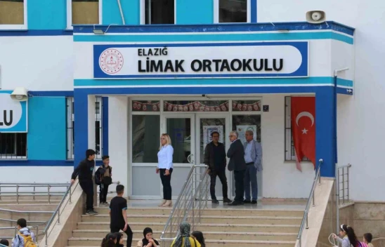 Kopya çekerken yakalanan öğrenci öğretmenini bıçakladı