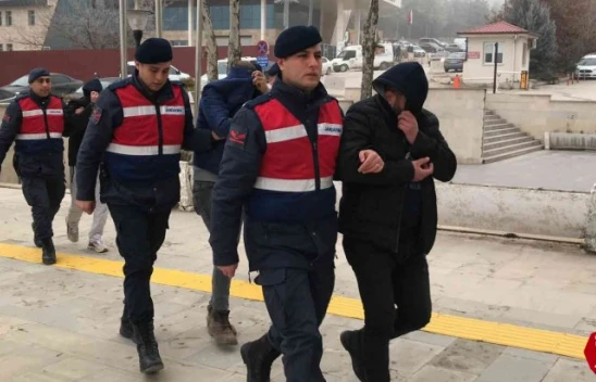 Köy Evlerini Soyan 3 Şüpheli, Jandarmanın Dikkati Sayesine Yakayı Ele Verdi