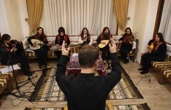 Elazığ'da Bir İlk: Kadınlar Kürsübaşı Geleneğini Yeniden Canlandırıyor, Türkülere Kadın Eli Değdi!