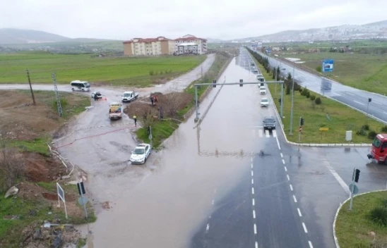 Elazığ'da Kuvvetli Yağış Hayatı Durma Noktasına Getirdi