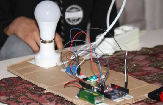 Lise Öğrencisi, Sese Duyarlı Lamba Geliştirdi