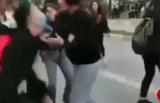 Liseli Kız Öğrencilerin Saç Başa Kavgası Yok Artık Dedirtti