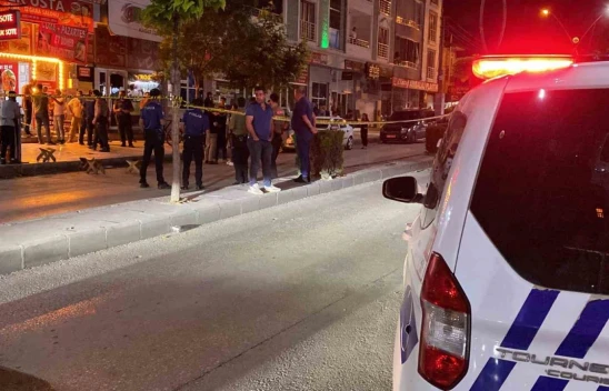 Yemek Yiyen Husumetlisine Silahla Saldırdı, 3 Kişi Yaralandı