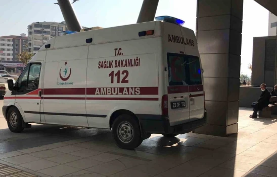 Mahallede alkol alan şahısları uyaran muhtar bıçaklandı