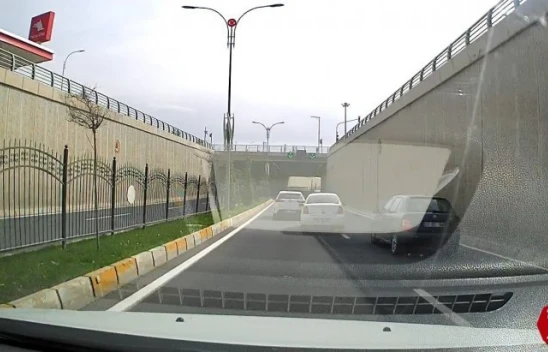 Makas Atarak İlerledi, Hem Kendi Hem De Başkalarının Canını Tehlikeye Attı