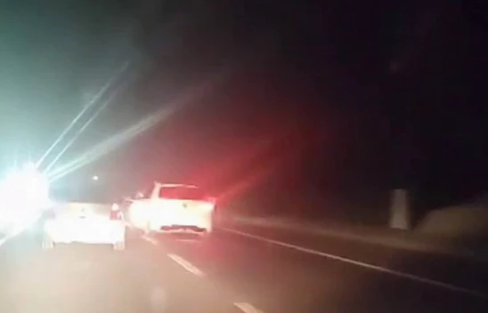 Makas atarak ilerleyen sürücü trafiği tehlikeye soktu