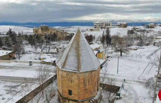 Harput'a Mart Ayında Yağan Kar, Kartpostallık Görüntüler Oluşturdu