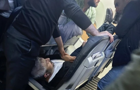 Milletvekili Erol, uçakta kalbi duran hastayı hayata döndürdü