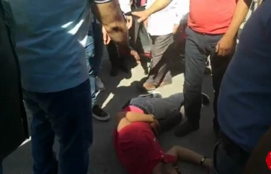 Moto Kurye Sürsürü Mahallesinde Araçla Çarpıştı, Yaralandı