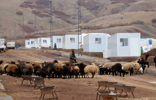 Onlarca Yıllık Çadır Çilesi Biten Göçerler Konteynerlere Yerleşiyor