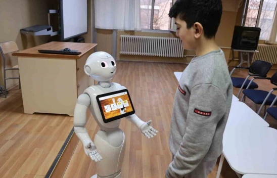 Elazığ'da Otizmli Çocuklar İnsansı Robot Pepper İle Öğrenecek
