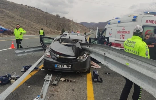 Otomobil bariyerlere ok gibi saplandı: 1 ölü, 1 yaralı