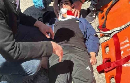 Otomobil yaya geçidinde çocuğa çarptı