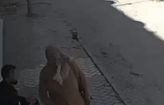 Elazığ'da Şaşkına Çeviren Olay: Para Vermeyen Vatandaşa Beddua Eden Dilenci Kamerada!