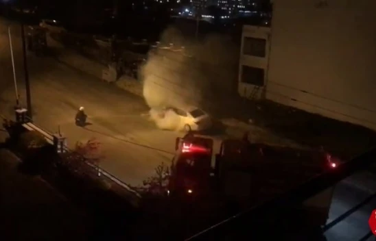 Elazığ'da Park Halindeki Araç Alev Topuna Döndü