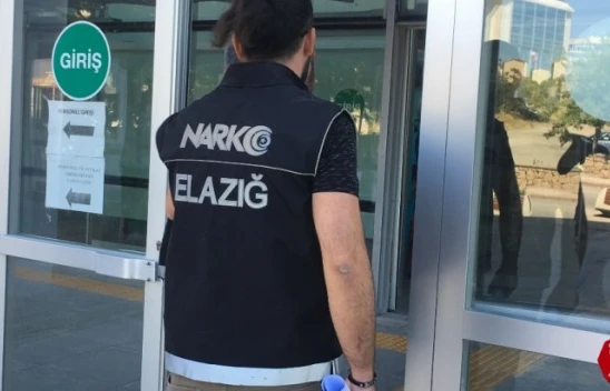 Polis Önce İçiciyi, Sonra Uyuşturucu Satıcısını Yakaladı