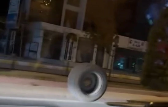 Elazığ'da Seyir Halindeki Römorkun Tekerleği Yerinden Çıktı