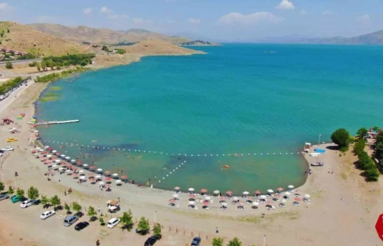 Sıcaklar arttı, vatandaşlar doğunun gizli denizi Hazar'a akın etti