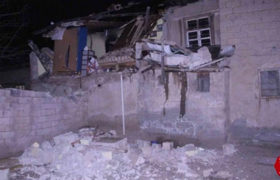 Soba Bomba Gibi Patladı, Ev Kısmen Çöktü 2 Yaralı