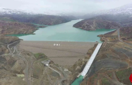 Tam doluluğa ulaşıp su tahliyesine başlanan Kanatlı Barajı, can suyu olacak