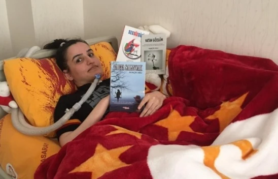 Tek Parmağı Olan ve 3 Makineye Bağlı Yaşayan Nurçin, 3. Kitabını Yayınladı