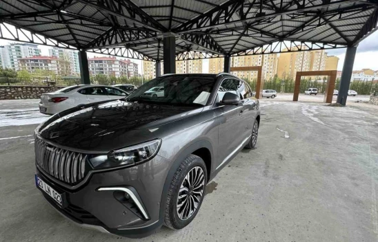 TOGG'un ilk teslimatı Elazığ'a ulaştı, vatandaşlardan yoğun ilgi