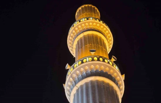 Elazığ'daki Tarihi İzzetpaşa Camisi, Ramazan'da Gece Aydınlatmasıyla Göz Kamaştırıyor!