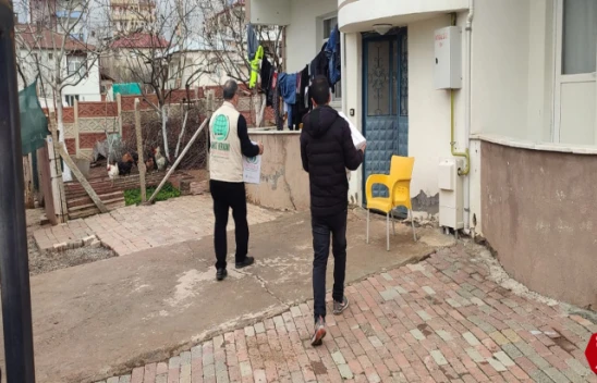 Umut Kervanı Vakfı Kovancılar'da 100 Aileye Ramazan Kolisi Dağıttı