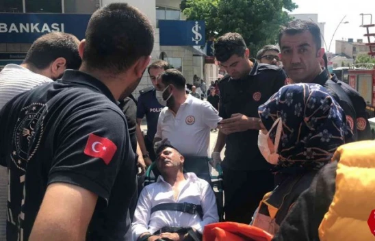 Elazığ'da Üzerine Benzin Döküp Kendini Yakmaya Kalkışan Kişiyi Ekipler İkna Etti